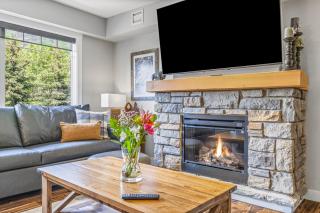 Rocky Mountain Condo with views of Grotto Mtn and hot tub - 5