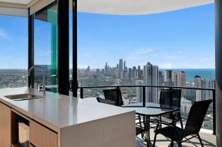 The Star - Luxe 2BR with Ocean Views, Pool & Balcony - 1