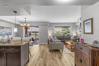 Rocky Mountain Condo with views of Grotto Mtn and hot tub - 2