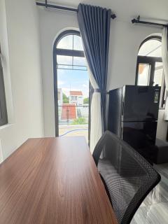 Queen bed room with Balcony city view at pham ngoc thạch - 6