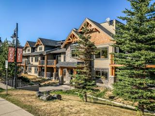 Rocky Mountain Condo with views of Grotto Mtn and hot tub - 9