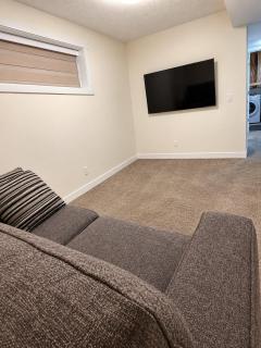 Family-Friendly 5BR Home, Basement Included - 4