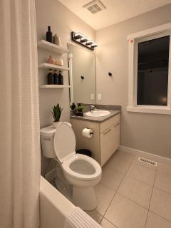 Family-Friendly 5BR Home, Basement Included - 5