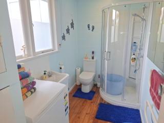 Estuary Beach Cottage - 1