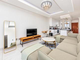 Modern Blouberg Beach Pad Views Pool Parking - 5