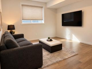 Modern 2BR Retreat King Bed Heated Bath Floors - 0