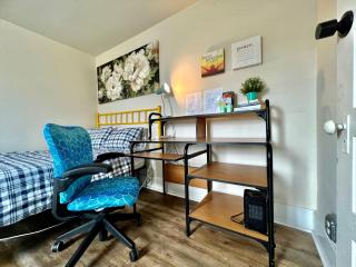 A Monthly Rental Private Room with Shared Bathroom 10 Mins To SeaTac Airport 20 Mins To DownTown Seattle - 2