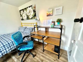 A Monthly Rental Private Room with Shared Bathroom 10 Mins To SeaTac Airport 20 Mins To DownTown Seattle - 1