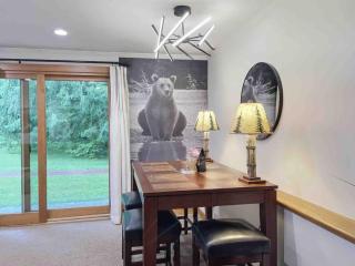 CozyDen- Location, Ski Off/ Shuttle On - 8