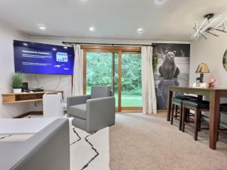 CozyDen- Location, Ski Off/ Shuttle On - 5