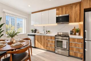 Beautiful 2BR Stay in Vibrant West End - 3
