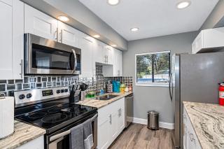 FREE Heated Pool, Sleeps 10, Pinellas Pk 25 Min to Gulf Beaches - Pinellas Park - 2