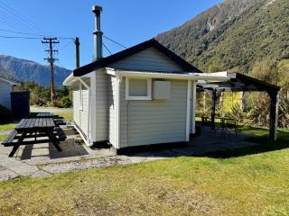 Rustic Alpine Hut Simple Mountain Comfort by Road and Rail - 7