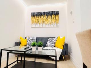 Prince Rupert Suites: Modern 1BR Kitchen & Laundry - Toronto - 2