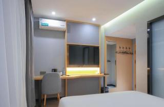 Green Tree Inn Urumqi San'gong Metro Station Exit - 4