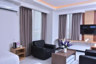 Cherry Hotel Manado - 1