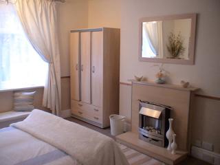 The Shady Corner, Flat 2, 16 Sandy Lane - Prestatyn - 7