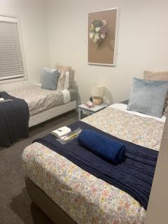 Luxury Bedroom - Managed by Fox - 1