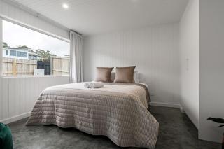 White Pebble - 5