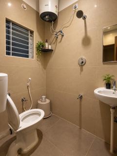 The Cozy Hive - Fantasy Room & Luxe Dreamy 2BHK - 3