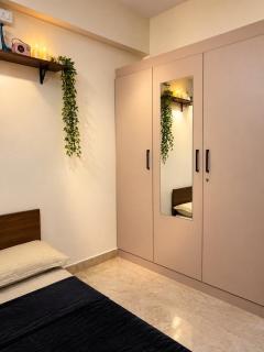 The Cozy Hive - Fantasy Room & Luxe Dreamy 2BHK - 2