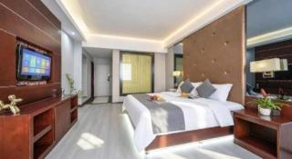 V.crown Holiday Hotel - 2