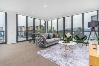 Roomy 2BR 2BA City-Centre Apt - 9