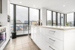 Roomy 2BR 2BA City-Centre Apt - 8