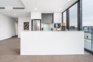 Roomy 2BR 2BA City-Centre Apt - 7