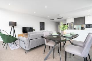 Roomy 2BR 2BA City-Centre Apt - 5