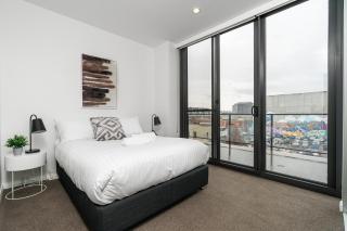 Roomy 2BR 2BA City-Centre Apt - 7