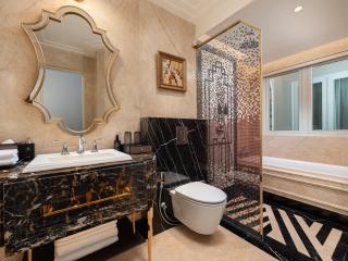 Classyc Hotel Hang Buom - 7
