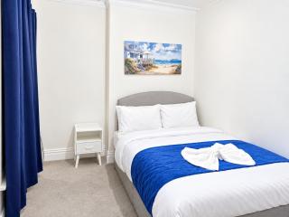 Apartment for Construction Workers in Bedford - 1