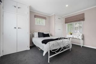 Charming 3 Bedroom Family Home Pet Friendly - 2