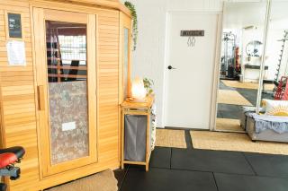 Hot Tub, Ice Bath, Gym, Sauna, Pool Table Coorparoo Haven - 7