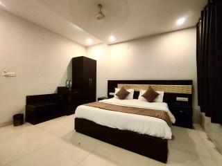 Hotel Anchal Villa By YB Hotel - 5