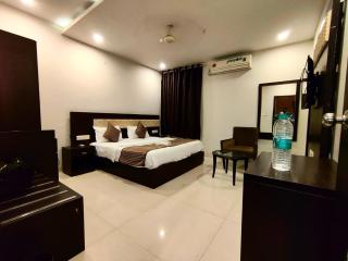 Hotel Anchal Villa By YB Hotel - 4