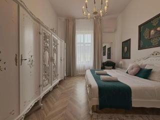 Grand Baroque next to Calea Victoriei and Old Town - 7