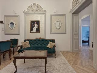 Grand Baroque next to Calea Victoriei and Old Town - 5