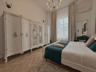 Grand Baroque next to Calea Victoriei and Old Town - 3