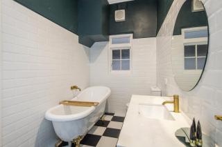 Stylish 1BR APT in West Perth with Parking - 8