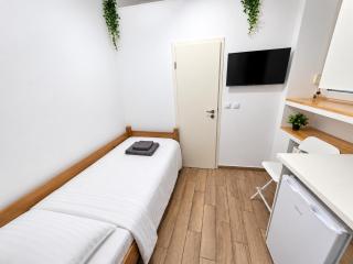 Old Town Single bed room - Boekarest - 2