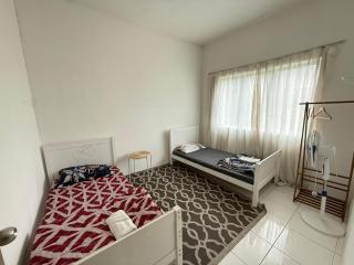 AYAAN SNOOKER HOUSE V at QUINTET APARTMENT with Private Parking & Netflix - 2
