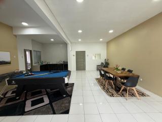 AYAAN SNOOKER HOUSE V at QUINTET APARTMENT with Private Parking & Netflix - 1