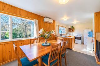 Wildwood Cottage Cozy Secluded Stay - 7