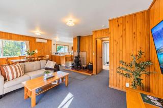 Wildwood Cottage Cozy Secluded Stay - 3