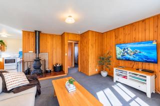 Wildwood Cottage Cozy Secluded Stay - 2