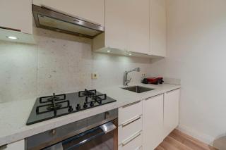 Central Apartment with 3 Bedrooms - Balcony and Elevator - 4