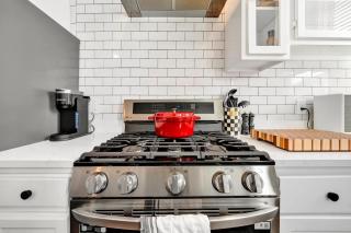 Perfect Stay in Louisville Vibrant Highlands - 4