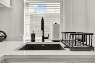 Perfect Stay in Louisville Vibrant Highlands - 2